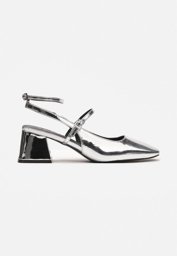 Renee - Srebrne Czółenka Slingback z Lakierowanej Imitacji Skóry z Dwiema Sprzączkami Frantalia. Zapięcie: sprzączka. Kolor: srebrny. Materiał: lakier, skóra. Obcas: na obcasie. Wysokość obcasa: średni