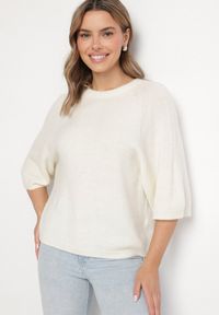 Born2be - Jasnobeżowy Sweter z Wełną i Krótszym Rękawem Dannalie. Okazja: na co dzień. Kolor: beżowy. Materiał: wełna. Długość rękawa: krótki rękaw. Długość: krótkie. Styl: casual, elegancki #1
