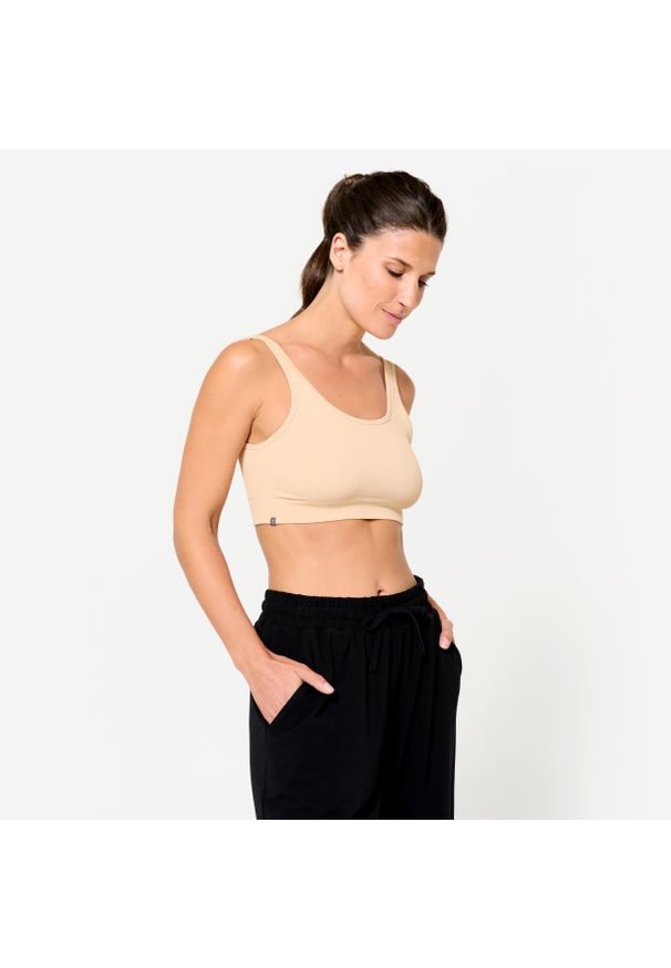 Decathlon - Stanik sportowy Kimjaly. Kolor: beżowy. Materiał: materiał, poliamid, elastan. Sport: joga i pilates