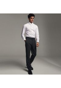 Reserved - Spodnie loose fit - Khaki. Kolor: brązowy