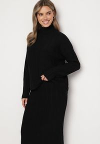 Born2be - Czarny Dzianinowy Komplet z Wiskozą o Tłoczonym Splocie Sweter z Półgolfem i Spódnica Atteris. Kolor: czarny. Materiał: dzianina, wiskoza. Wzór: ze splotem #5