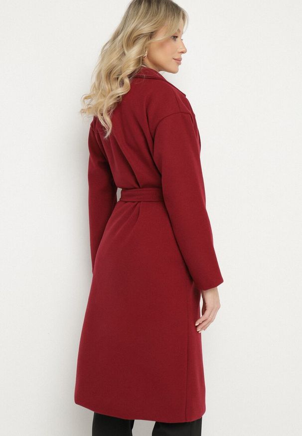 Born2be - Bordowy Płaszcz Dwurzędowy Wiązany Vepha. Kolor: czerwony. Materiał: tkanina. Długość: długie. Sezon: wiosna, jesień. Styl: sportowy, klasyczny