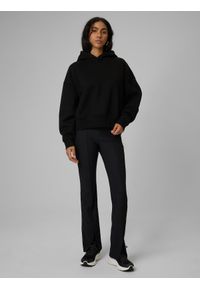 4f - 4F Bluza dresowa regular z kapturem damska - czarna S. Okazja: na co dzień, do domu. Typ kołnierza: kaptur. Kolor: czarny. Materiał: dresówka. Styl: casual #2