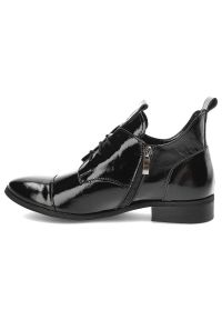 Czarne Botki Armodo Stylowe Skórzane Buty Na Obcasie. Okazja: na spacer. Kolor: czarny. Materiał: lakier, skóra. Szerokość cholewki: normalna. Obcas: na obcasie. Styl: elegancki. Wysokość obcasa: średni #4