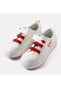 Biało-czerwone trampki dziecięce Lee Cooper białe. Nosek buta: okrągły. Zapięcie: rzepy. Kolor: biały. Materiał: tkanina, guma. Sezon: lato. Styl: klasyczny #3