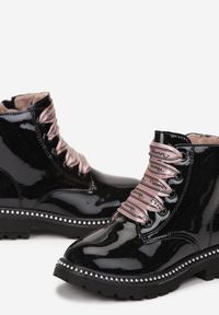 Born2be - Czarno-Różowe Botki Lakierowane w Stylu Traperek Hitmoa. Okazja: na uczelnię, na co dzień. Kolor: czarny. Materiał: lakier. Styl: casual, elegancki #3