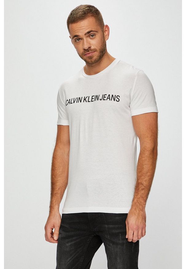 Calvin Klein Jeans - T-shirt J30J307855. Okazja: na co dzień. Kolor: biały. Materiał: dzianina. Styl: casual