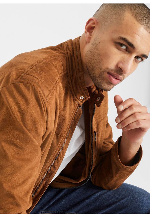 bonprix - Kurtka z imitacji skóry welurowej. Typ kołnierza: kołnierzyk stójkowy. Kolor: brązowy. Materiał: welur, skóra
