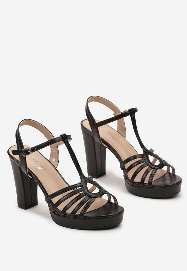 Born2be - Czarne Sandały na Słupku z Ozdobnymi Paseczkami Urissa. Kolor: czarny. Obcas: na słupku