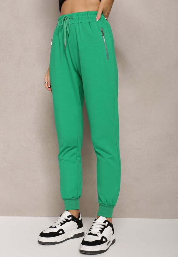 Renee - Zielone Dresowe Spodnie Bawełniane Joggery z Kieszeniami na Suwaki Bieitta. Kolor: zielony. Materiał: bawełna, dresówka