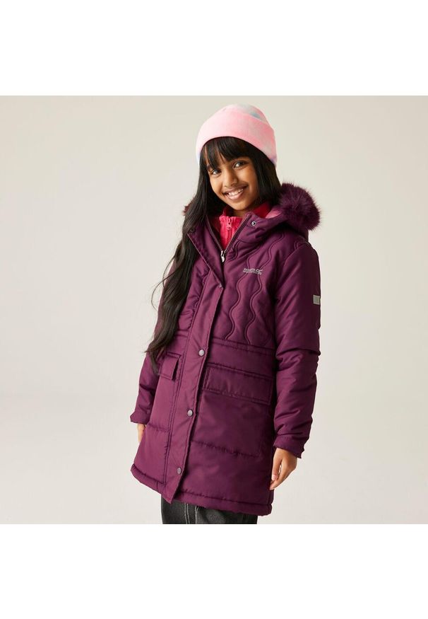 Regatta - Płaszcz dziecięcy zimowy Fabrizia II. Okazja: na co dzień. Kolor: fioletowy. Materiał: puch. Sezon: zima. Styl: elegancki, casual, sportowy