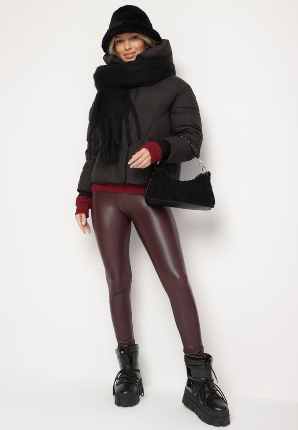 Born2be - Czarna Kurtka Pikowana o Pudełkowym Kroju z Kapturem i Ściągaczami Hediana. Okazja: na co dzień. Typ kołnierza: kaptur. Kolor: czarny. Materiał: jeans, materiał. Długość rękawa: długi rękaw. Długość: długie. Styl: casual, elegancki, sportowy