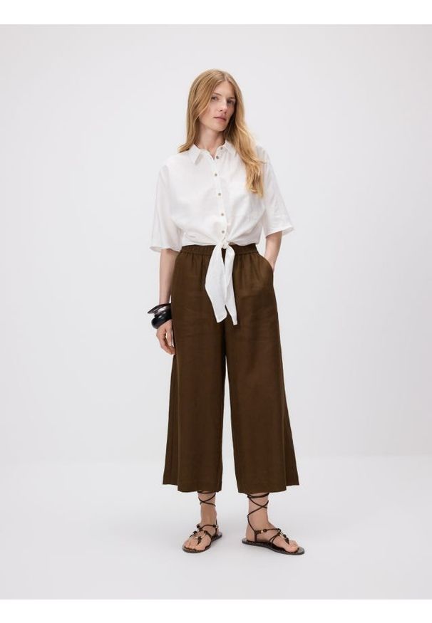 Reserved - Gładka koszula z lnem - biały. Kolor: biały. Materiał: len. Wzór: gładki