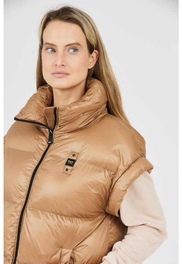 Blauer USA - BLAUER Długi brązowy bezrękawnik damski Daisy. Kolor: brązowy. Materiał: poliamid. Długość rękawa: bez rękawów. Długość: długie