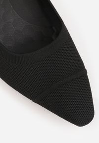 Renee - Czarne Strukturalne Czółenka VICES na Słupkowym Obcasie Abathise. Nosek buta: otwarty. Kolor: czarny. Materiał: skóra, materiał. Obcas: na obcasie. Wysokość obcasa: średni #2