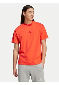 Adidas - adidas T-Shirt ALL SZN IY4139 Pomarańczowy Loose Fit. Kolor: pomarańczowy. Materiał: bawełna #1