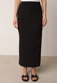 Born2be - Czarna Prosta Spódnica z Rozcięciem z Boku ze Strukturalnej Tkaniny Orinelin. Okazja: do pracy, na co dzień. Kolor: czarny. Materiał: tkanina. Długość: długie. Styl: elegancki, casual #8