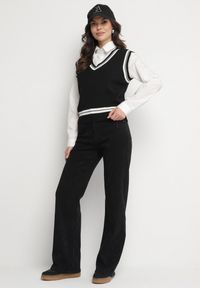 Born2be - Czarne Jeansy z Bawełną o Szerokim Kroju z Wysokim Stanem i Cyrkoniami Worlevia. Okazja: na co dzień. Stan: podwyższony. Kolor: czarny. Styl: elegancki, casual