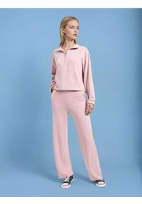 Sinsay - Spodnie dresowe z szerokimi nogawkami soft touch - różowy. Kolor: różowy. Materiał: dresówka