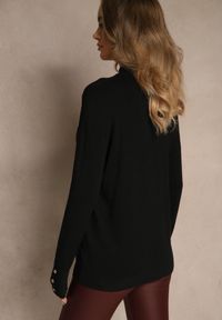 Renee - Czarny Golf o Dopasowanym Kroju Zdobiony Minimalistycznymi Aplikacjami Unissa. Okazja: na spacer. Typ kołnierza: golf. Kolor: czarny. Materiał: jeans. Wzór: aplikacja. Styl: klasyczny, elegancki #3