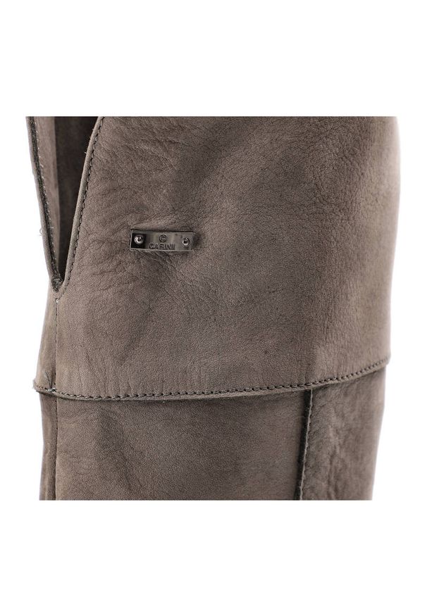Szare Kozaki Carinii Skórzane Buty Damskie. Okazja: na co dzień. Kolor: szary. Materiał: skóra. Szerokość cholewki: normalna. Obcas: na obcasie. Styl: elegancki, casual. Wysokość obcasa: niski