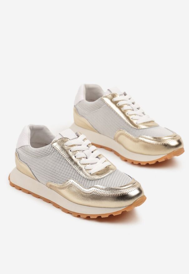 Born2be - Złote Skórzane Sneakersy z Geometrycznym Wzorem Rivoiti. Okazja: na co dzień. Kolor: złoty. Materiał: skóra. Szerokość cholewki: normalna. Wzór: geometria. Obcas: na obcasie. Wysokość obcasa: niski