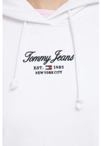 Tommy Jeans bluza damska kolor biały z kapturem z nadrukiem. Typ kołnierza: kaptur. Kolor: biały. Wzór: nadruk #2