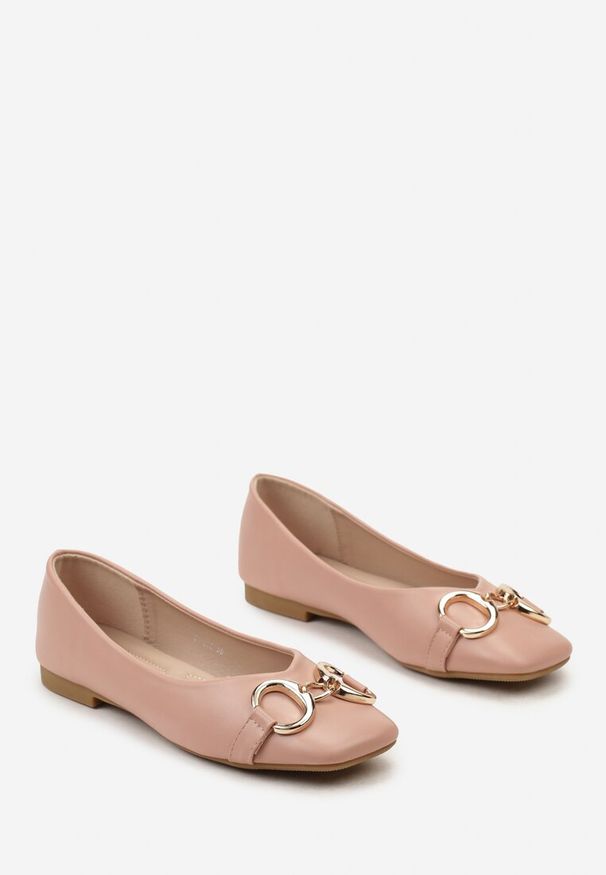 Born2be - Różowe Balerinki z Kwadratowym Noskiem i Metaliczną Klamerką Elinesa. Kolor: różowy. Styl: elegancki