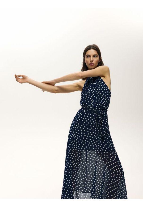 Reserved - Sukienka z paskiem - granatowy. Kolor: niebieski. Materiał: tkanina. Wzór: gładki. Typ sukienki: proste