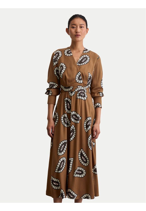 Marc O'Polo Sukienka codzienna 508 1208 21495 Brązowy Flared Fit. Okazja: na co dzień. Typ kołnierza: polo. Kolor: brązowy. Materiał: wiskoza. Typ sukienki: proste. Styl: casual