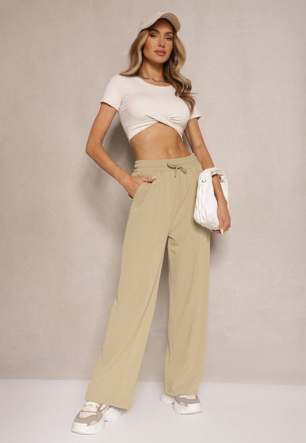 Renee - Jasnozielone Spodnie o Szerokim Kroju High Waist Ozdobione Sznurkiem Deyrisse. Okazja: do pracy, na spotkanie biznesowe. Stan: podwyższony. Kolor: zielony. Materiał: guma. Wzór: aplikacja. Styl: biznesowy, elegancki