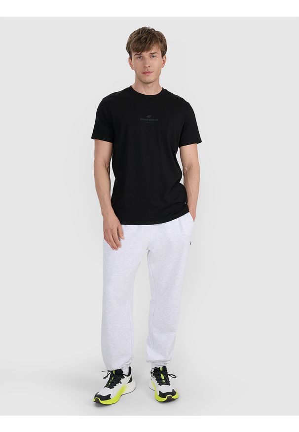 4f - 4F T-shirt regular z nadrukiem męski - czarny 3XL. Okazja: na co dzień. Kolor: czarny. Materiał: jersey, bawełna, materiał. Długość rękawa: krótki rękaw. Długość: krótkie. Wzór: nadruk. Styl: sportowy, klasyczny, casual