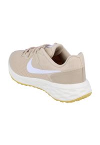 Buty do biegania damskie Nike Revolution 6 NN. Zapięcie: sznurówki. Kolor: brązowy. Materiał: syntetyk, tkanina, materiał. Szerokość cholewki: normalna. Model: Nike Revolution. Sport: bieganie