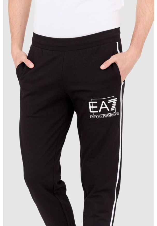 EA7 Emporio Armani - EA7 Dres czarno-zielony. Kolor: czarny. Materiał: dresówka