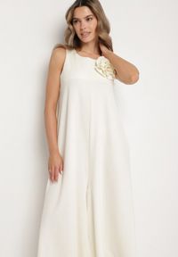 Born2be - Jasnobeżowy Kombinezon z Wiskozą i Broszką Kwiatu 3D Odellira. Okazja: na co dzień. Kolor: beżowy. Materiał: wiskoza. Wzór: kwiaty. Styl: elegancki, casual #6