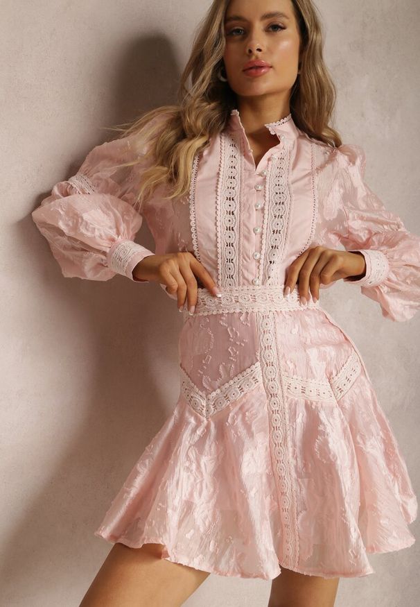 Renee - Różowy 2-Częściowy Komplet Oreithora. Kolor: różowy. Materiał: tkanina, koronka. Wzór: aplikacja, koronka