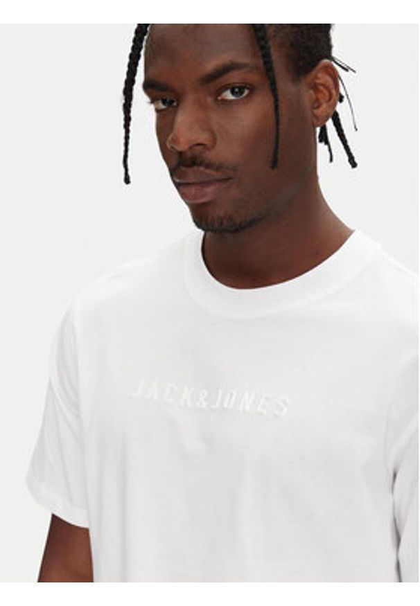 Jack & Jones - Jack&Jones T-Shirt Recharge 12273070 Biały Relaxed Fit. Kolor: biały. Materiał: bawełna