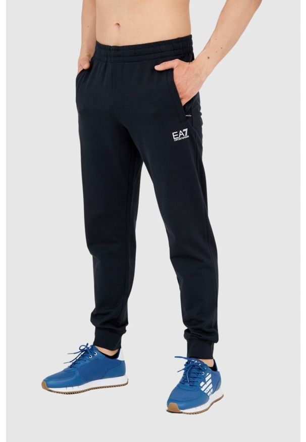 EA7 Emporio Armani - EA7 Dres męski z bluzą z kapturem. Kolor: niebieski. Materiał: dresówka