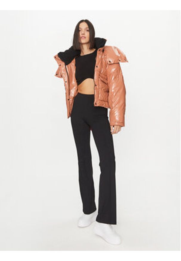 Calvin Klein Jeans Kurtka zimowa High Shine J20J221884 Pomarańczowy Oversize. Kolor: pomarańczowy. Materiał: syntetyk. Sezon: zima