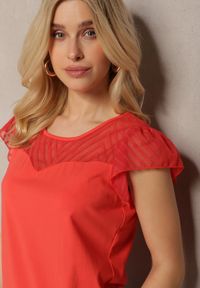 Renee - Czerwony Elegancki T-shirt Bluzka z Bawełny z Przezroczystymi Wstawkami Biopara. Kolor: czerwony. Materiał: bawełna. Sezon: lato. Styl: elegancki