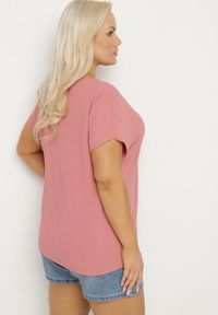 Born2be - Różowa Bluzka Ozdobiona Guziczkami z Przodu Mepiana. Okazja: na co dzień. Kolor: różowy. Materiał: jeans. Długość rękawa: krótki rękaw. Długość: krótkie. Wzór: aplikacja. Styl: klasyczny, elegancki, casual