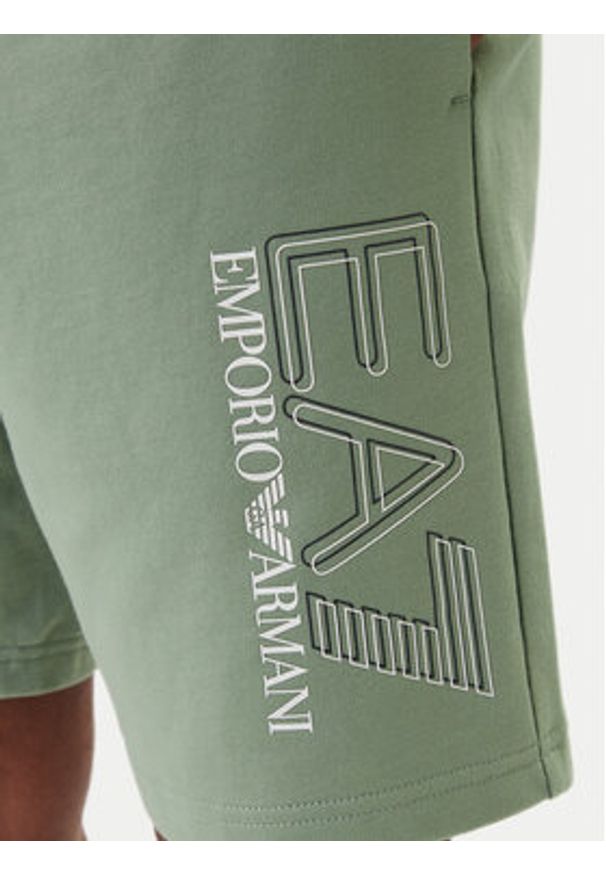 EA7 Emporio Armani Szorty sportowe 7M001315 AF13512 Zielony Regular Fit. Kolor: zielony. Materiał: bawełna. Styl: sportowy