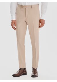 Pako Lorente - PAKO LORENTE – Beżowe spodnie garniturowe. Okazja: na spotkanie biznesowe. Kolor: beżowy. Materiał: wiskoza, poliester, elastan. Styl: biznesowy
