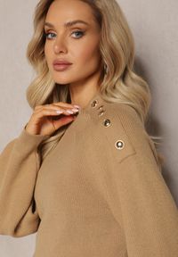 Renee - Beżowy Sweter Dzianinowy z Długim Rękawem i Guzikami Kithi. Kolor: beżowy. Materiał: dzianina. Długość rękawa: długi rękaw. Długość: długie #4