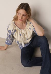 Born2be - Niebieska Bluzka z Wiskozy z Kwiatowym Wzorem Wiązaniem i Frędzlami Hawnalue. Okazja: do pracy, na co dzień, na spacer. Kolor: niebieski. Materiał: wiskoza. Wzór: kwiaty. Styl: boho, elegancki, casual #7