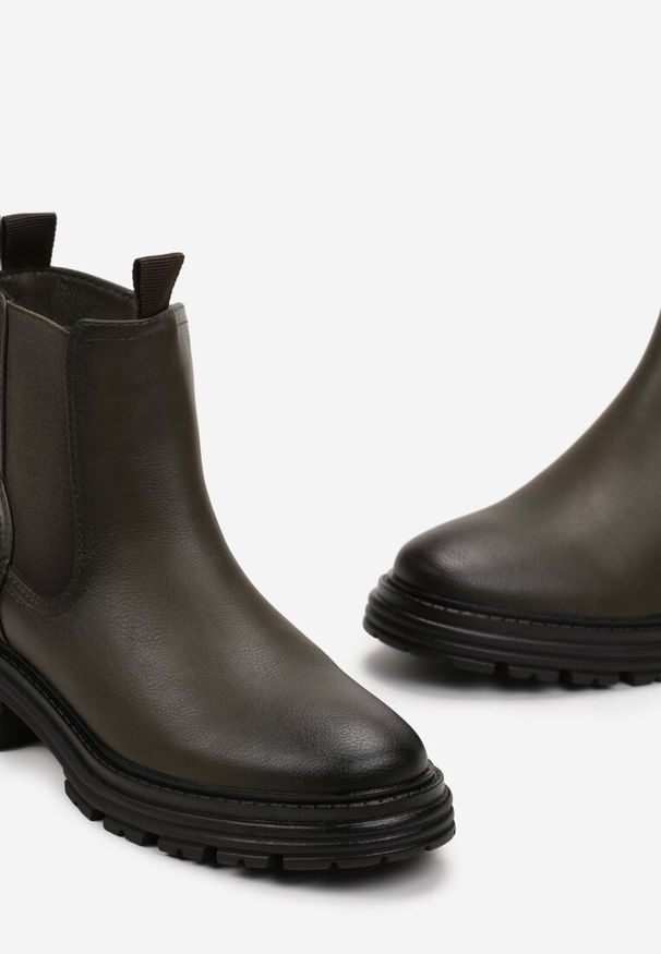 Renee - Zielone Botki z Elastyczną Gumką na Cholewce za Kostkę Koppe. Wysokość cholewki: za kostkę. Kolor: zielony. Materiał: materiał. Szerokość cholewki: normalna