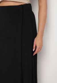 Born2be - Czarna Spódnica z Wiskozy o Rozkloszowanym Kroju Galinelle. Okazja: na co dzień. Kolor: czarny. Materiał: wiskoza. Styl: elegancki, casual #4