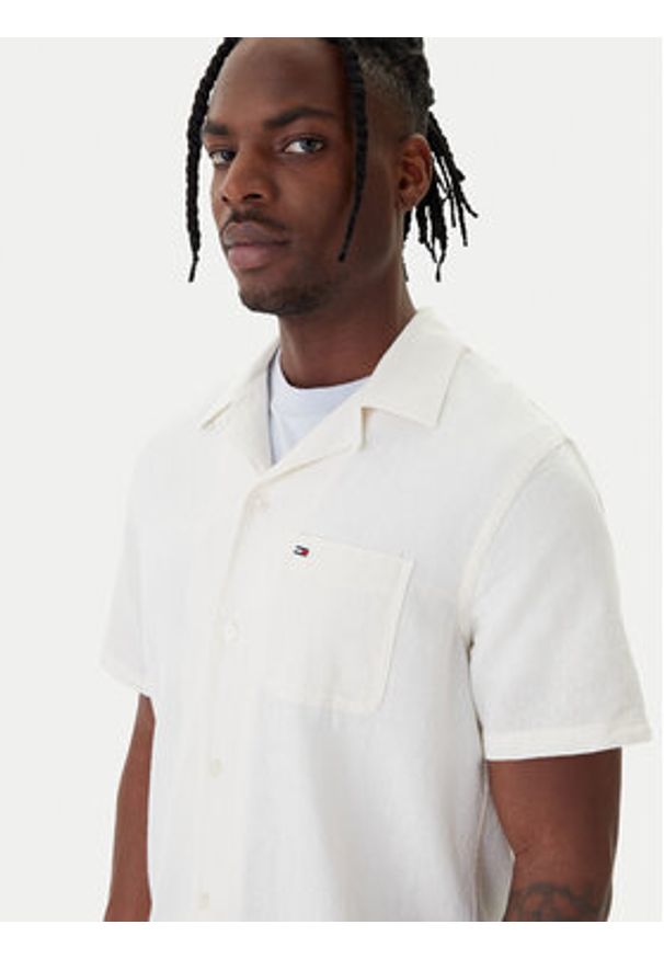 Tommy Jeans Koszula DM0DM23058 Écru Regular Fit. Kolor: kremowy. Materiał: bawełna