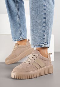 Renee - Beżowe Sneakersy na Tłoczonej Platformie z Paskami Rilasena. Okazja: na co dzień. Zapięcie: pasek. Kolor: beżowy. Wzór: paski. Obcas: na platformie #6