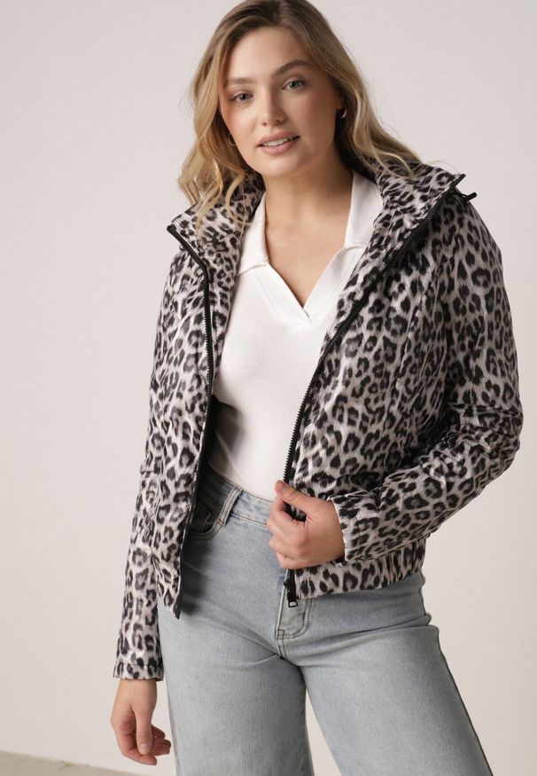Born2be - Czarno-Biała Kurtka Przejściowa w Panterkę z Odpinanym Kapturem Antolea. Kolor: czarny, biały, wielokolorowy. Materiał: poliester, jeans. Wzór: motyw zwierzęcy. Styl: klasyczny